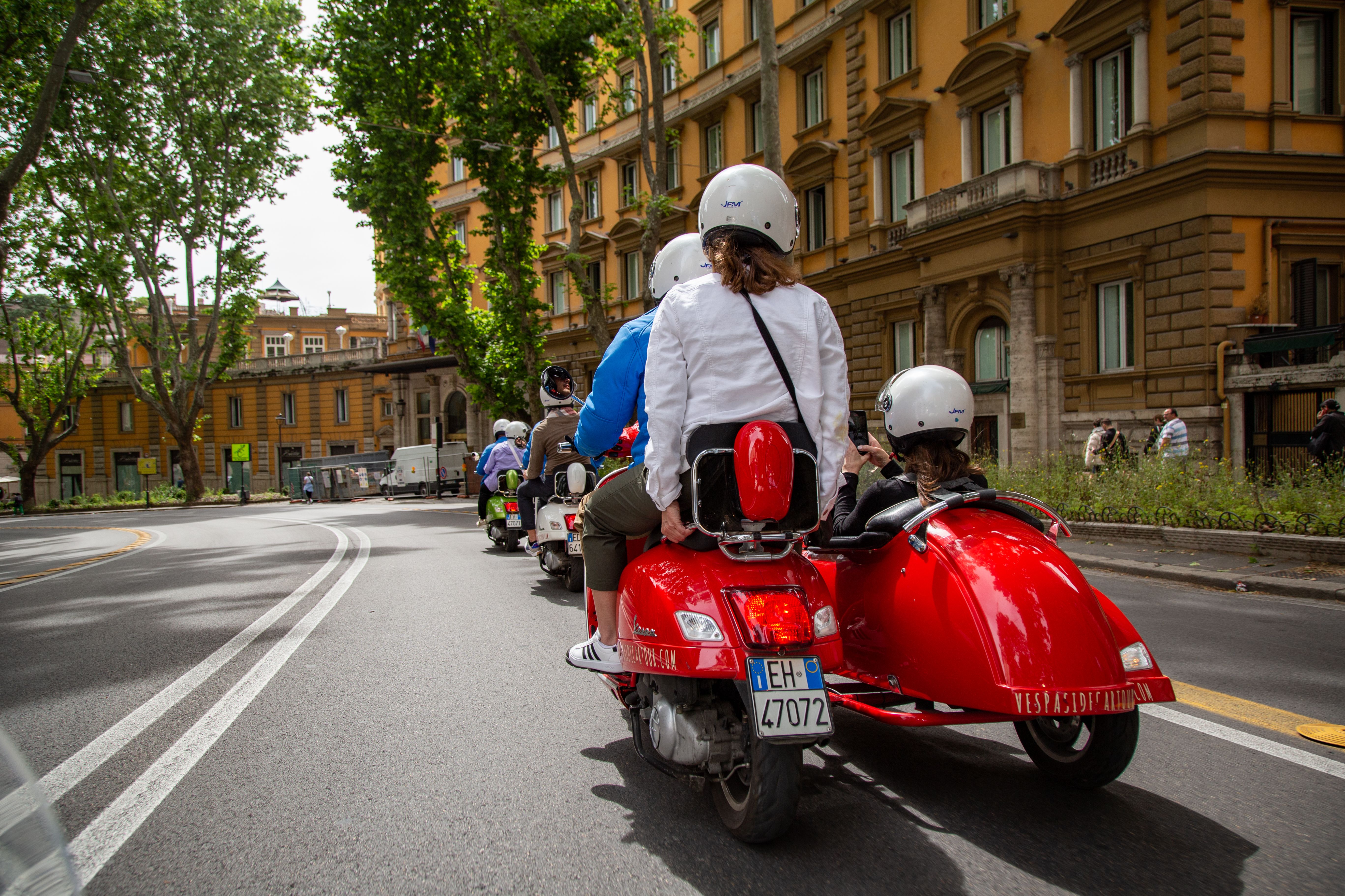 Vespa side car rome 3